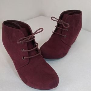 Girls Microsuede Wedge Bootie Sz 2